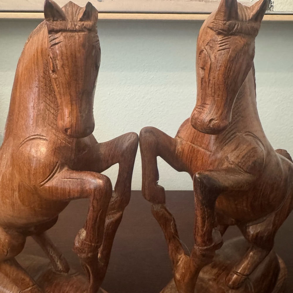 Vintage Equestrian Pair of Carved Wooden Horse Figurines - Beautiful! - Picture 8 of 15